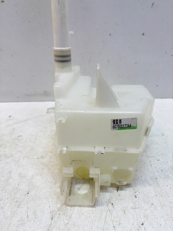 Бачок омывателя лобового стекла