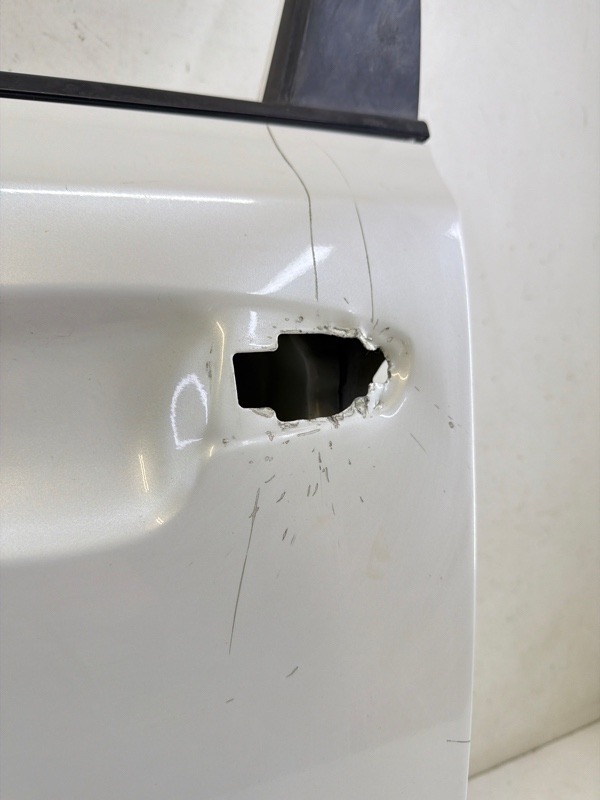 Дверь передняя левая