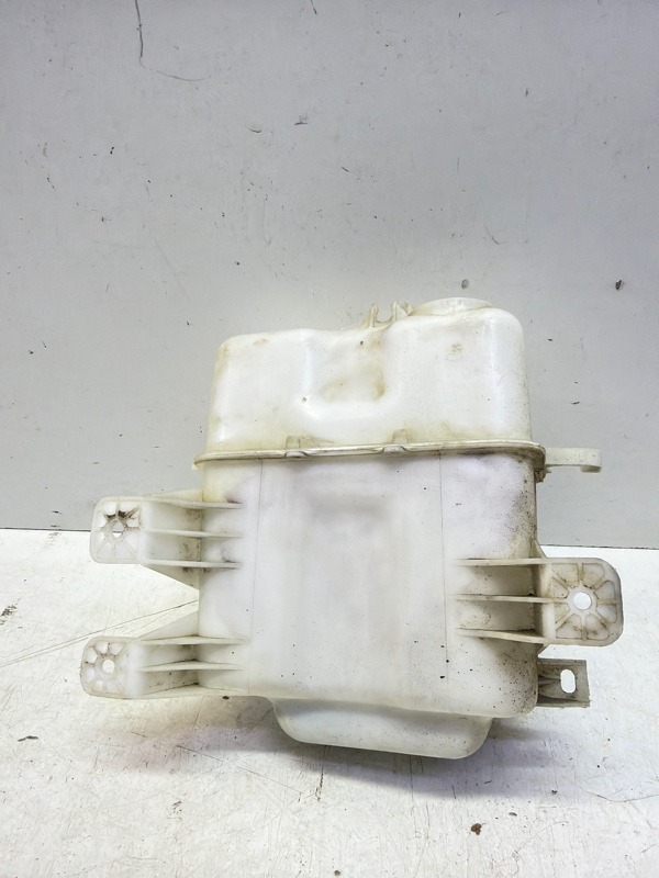 Бачок омывателя лобового стекла