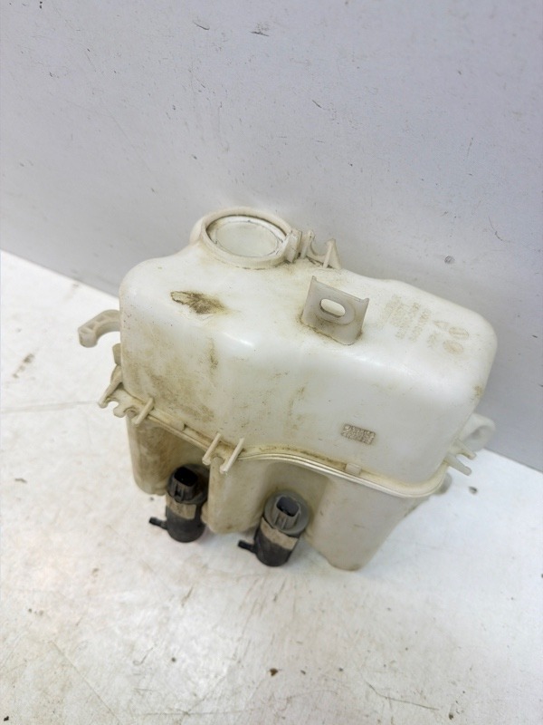 Бачок омывателя лобового стекла