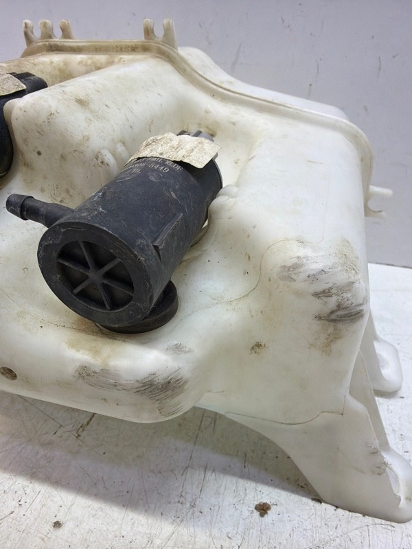 Бачок омывателя лобового стекла