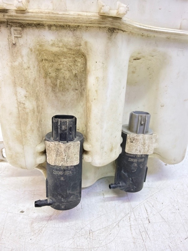 Бачок омывателя лобового стекла