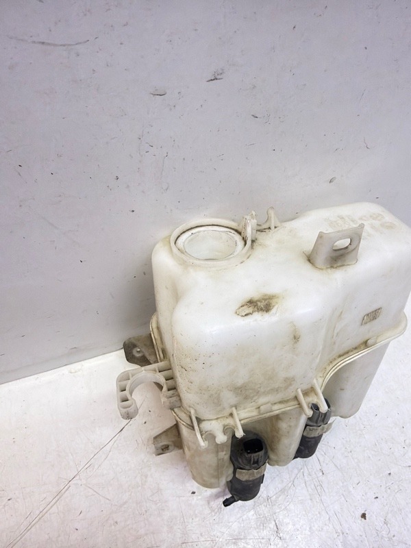 Бачок омывателя лобового стекла