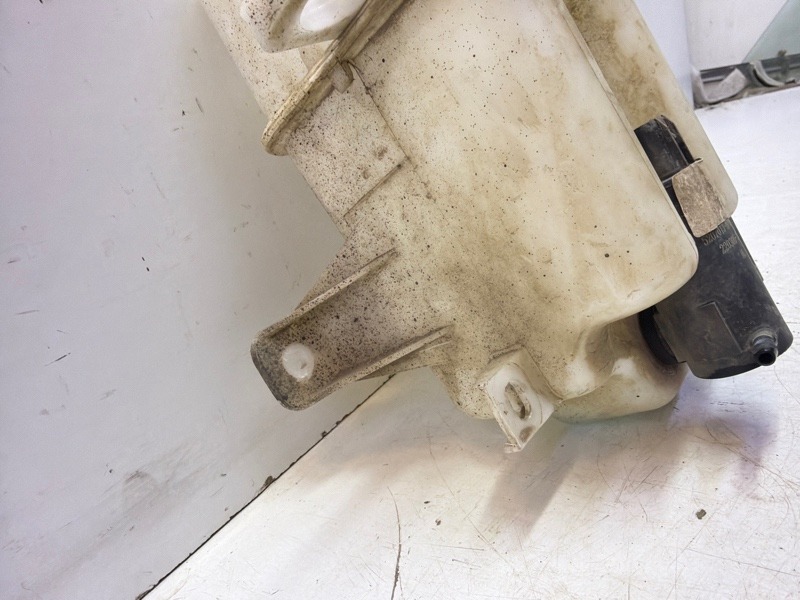 Бачок омывателя лобового стекла