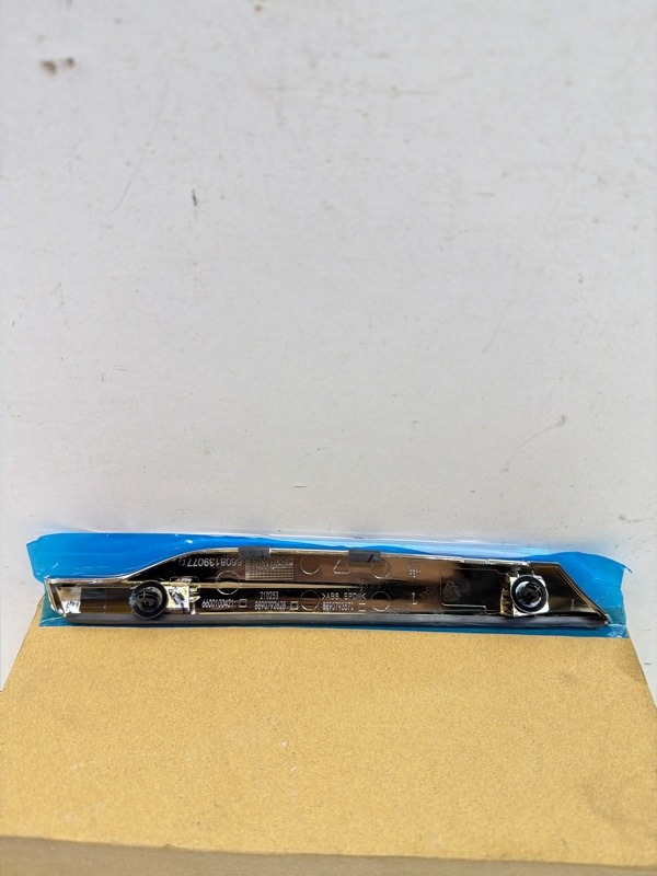 Накладка переднего крыла левого