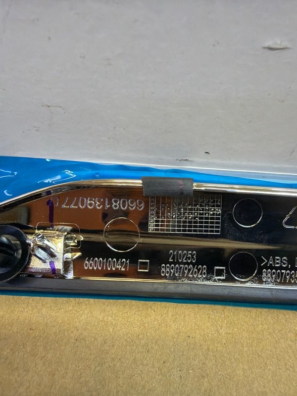 Накладка переднего крыла левого