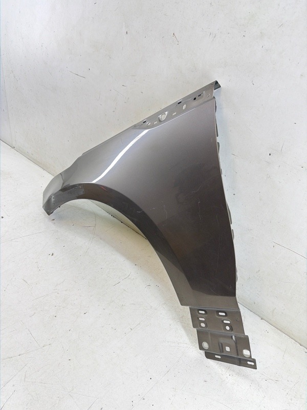 Крыло переднее левое