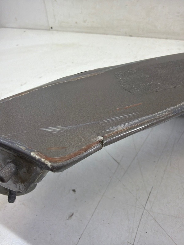 Крыло переднее левое