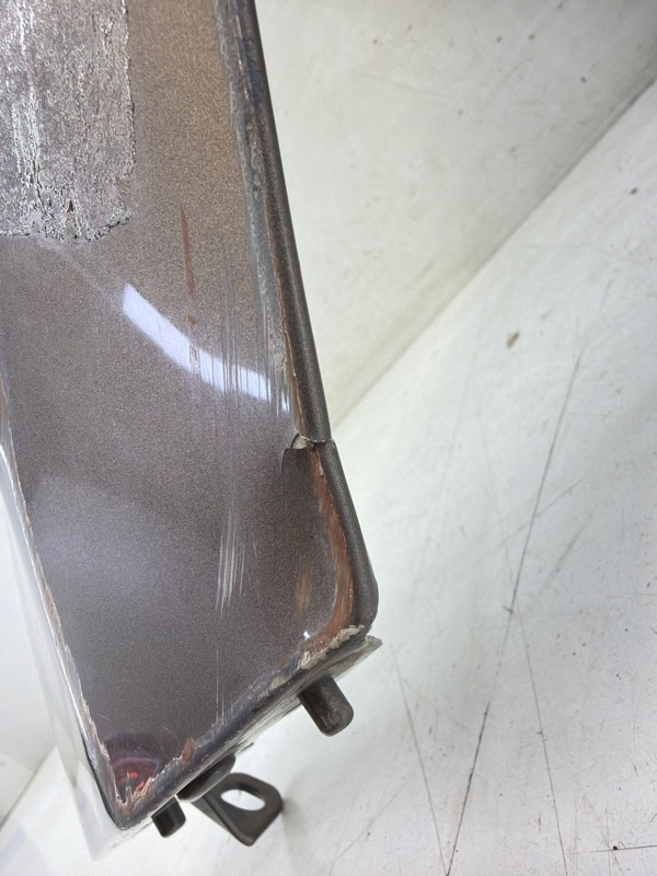 Крыло переднее левое