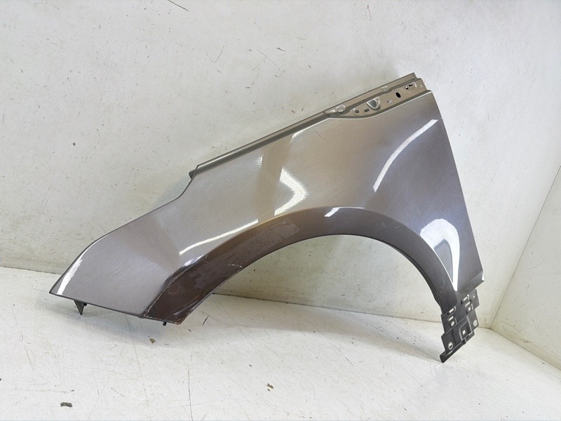 Крыло переднее левое