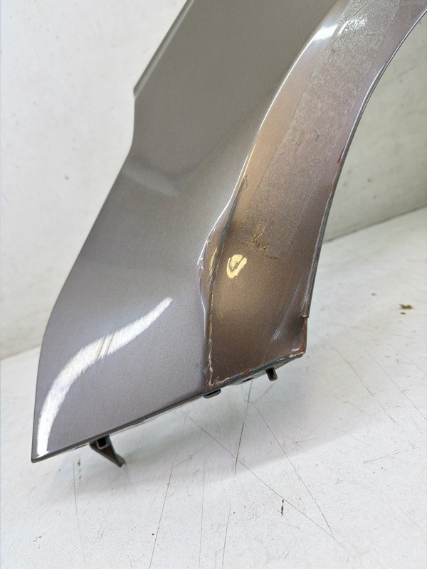 Крыло переднее левое