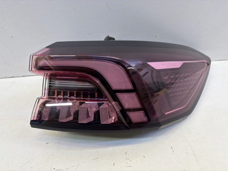 Фонарь задний наружный правый