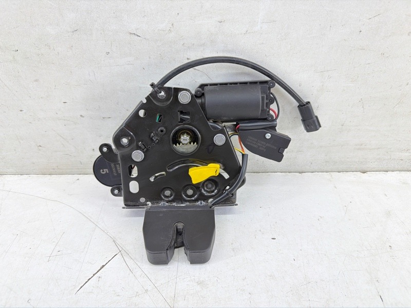 Замок багажника