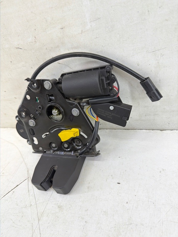 Замок багажника