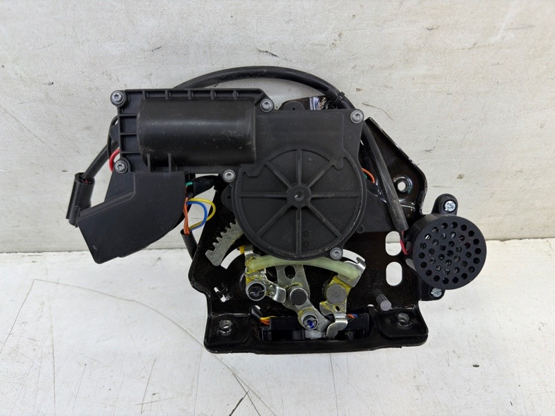 Замок багажника