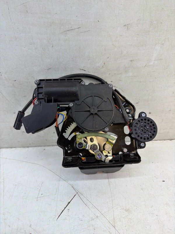 Замок багажника