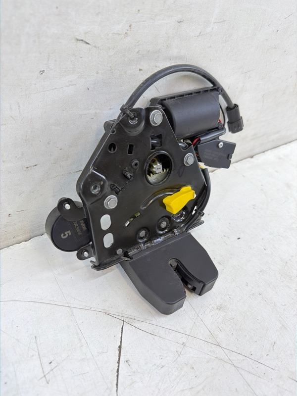 Замок багажника