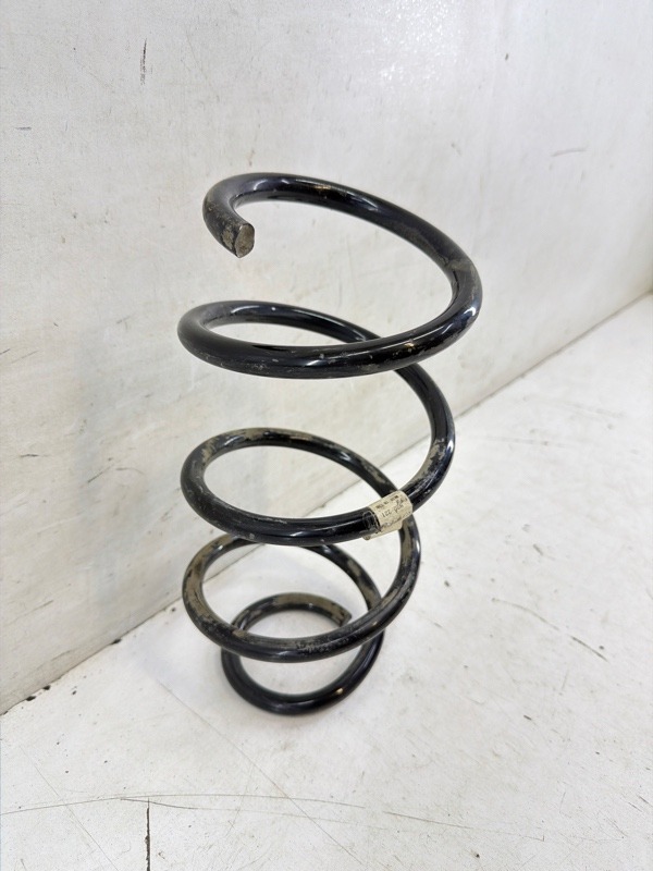 Пружина передняя