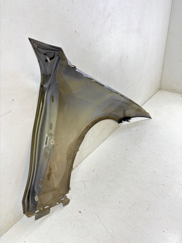 Крыло переднее левое