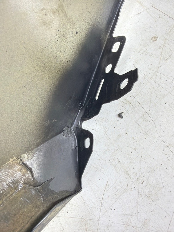 Крыло переднее левое