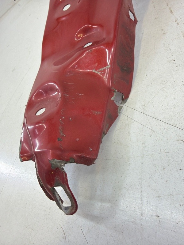 Крыло переднее правое