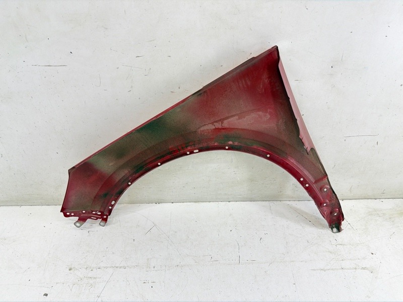 Крыло переднее правое