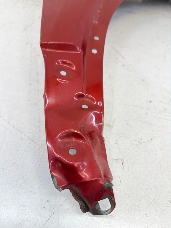 Крыло переднее правое