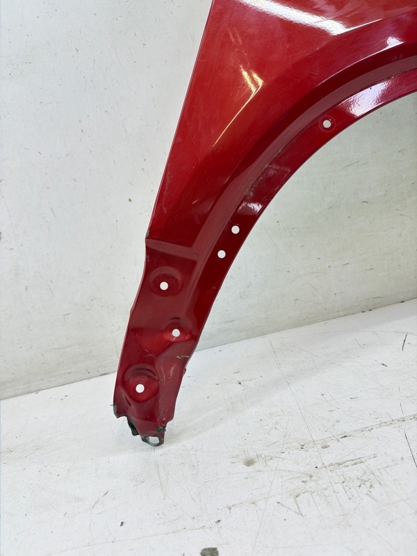 Крыло переднее правое