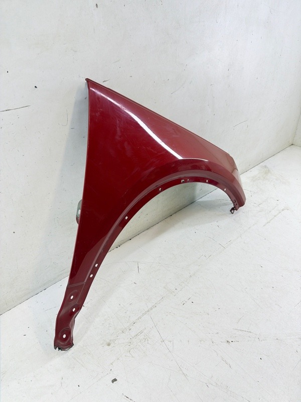 Крыло переднее правое