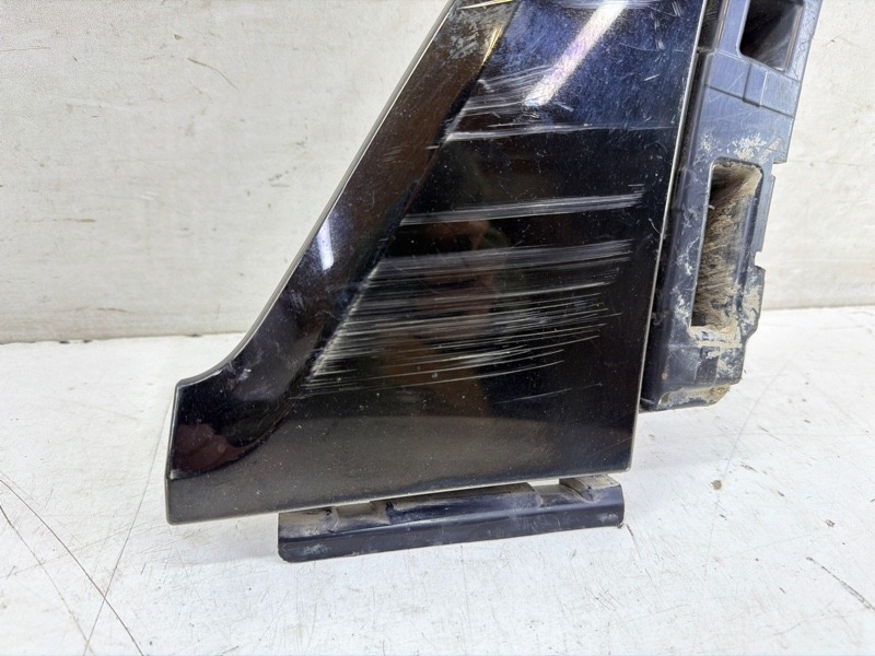 Накладка переднего крыла правого