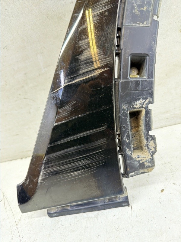 Накладка переднего крыла правого