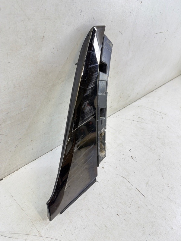 Накладка переднего крыла правого