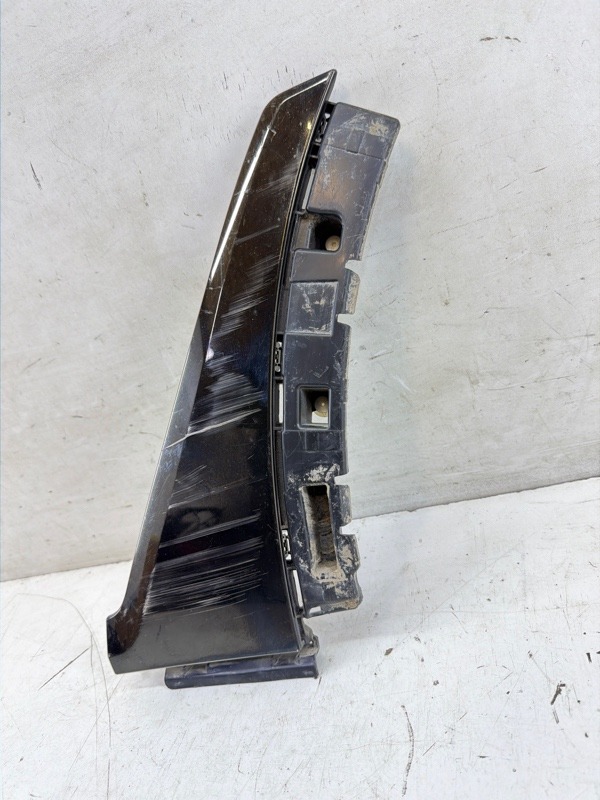 Накладка переднего крыла правого