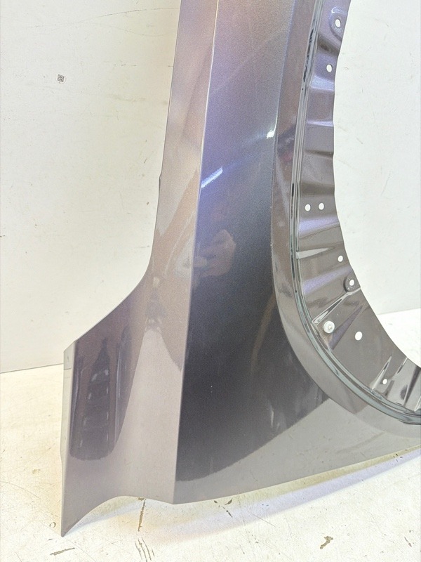 Крыло переднее правое