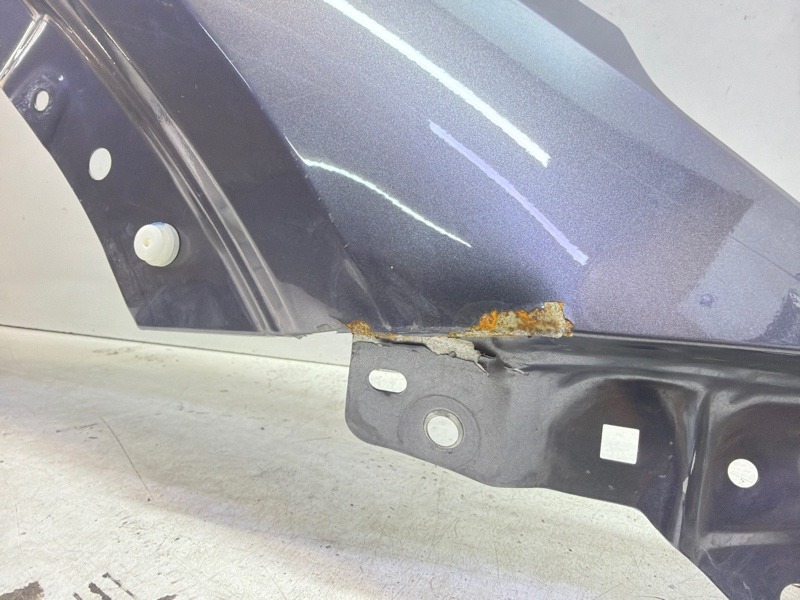 Крыло переднее правое