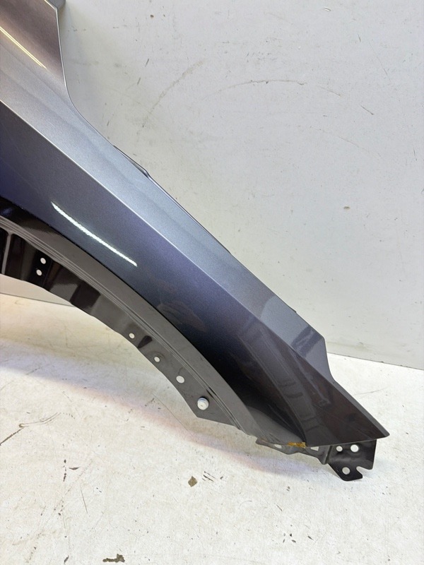 Крыло переднее правое