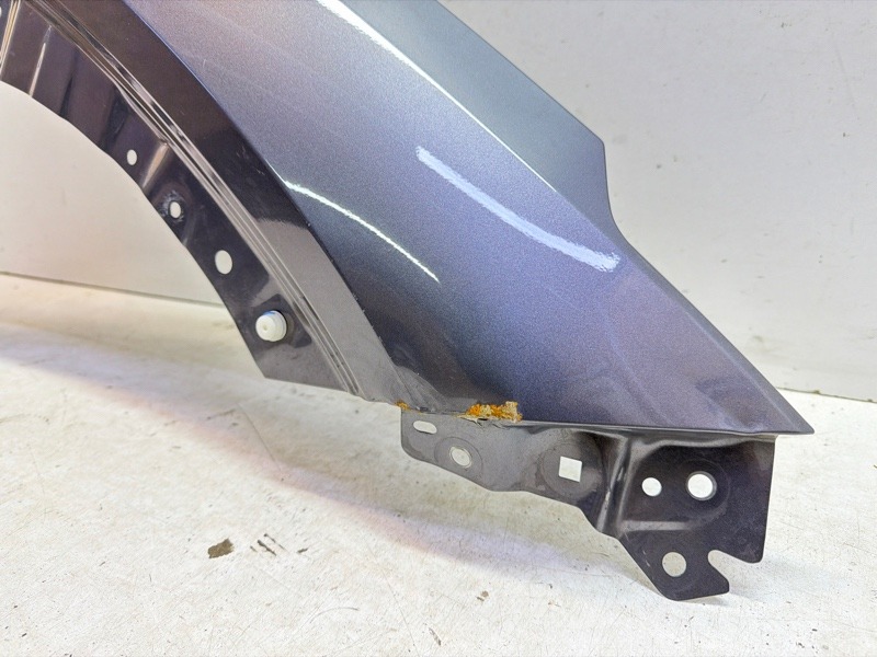 Крыло переднее правое