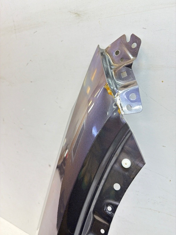 Крыло переднее правое