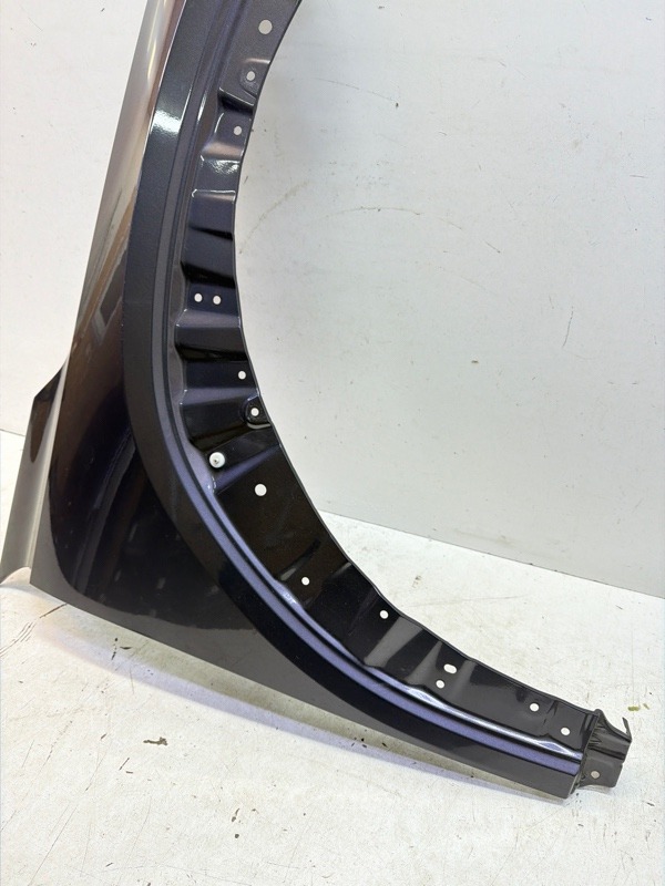 Крыло переднее правое