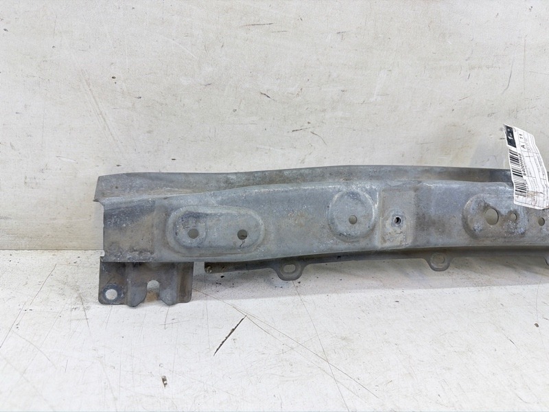 Усилитель переднего бампера