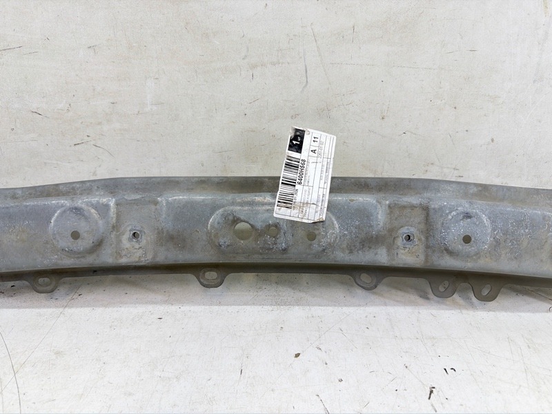 Усилитель переднего бампера