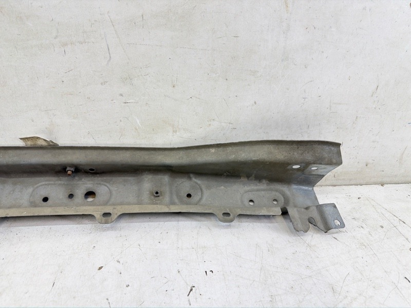 Усилитель переднего бампера