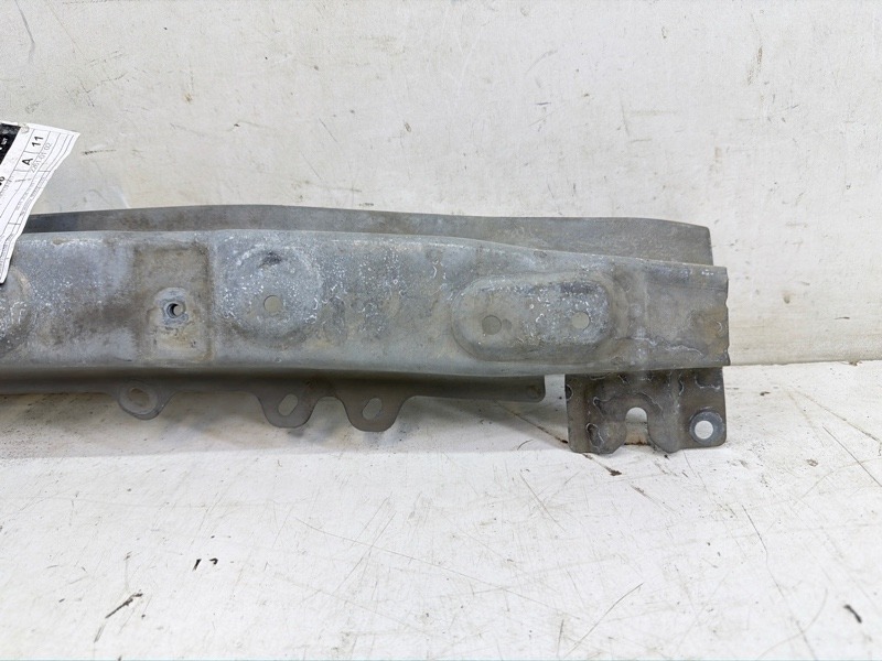 Усилитель переднего бампера