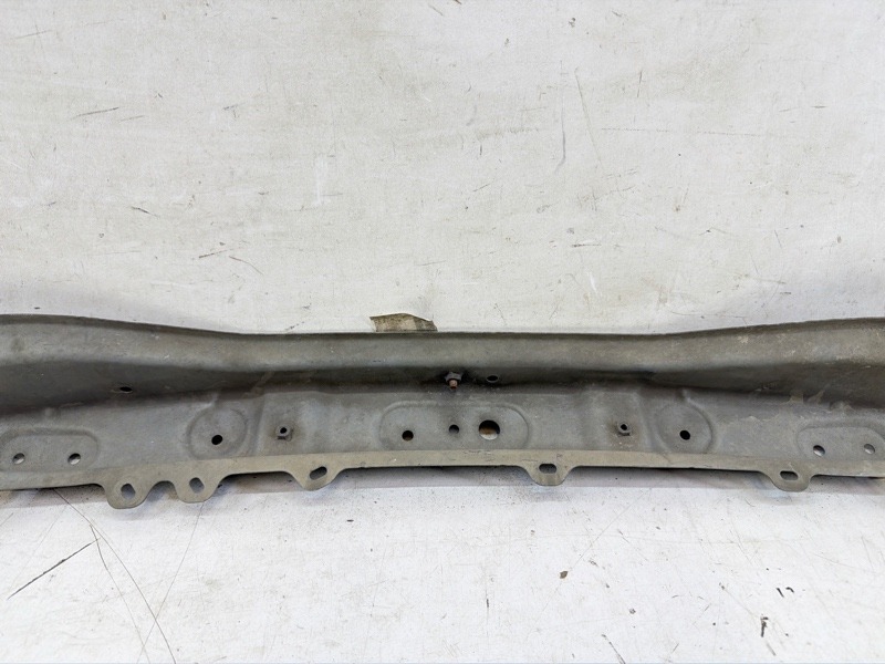 Усилитель переднего бампера