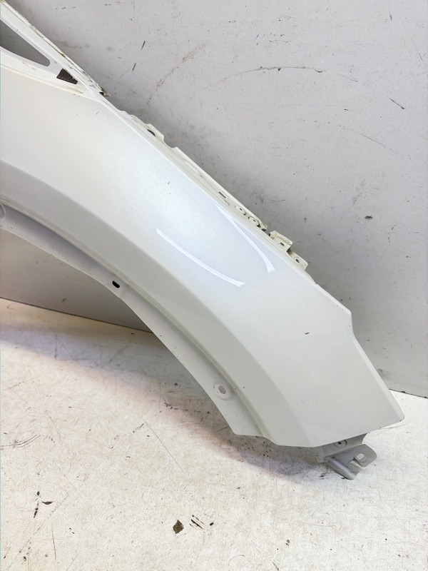 Крыло переднее правое