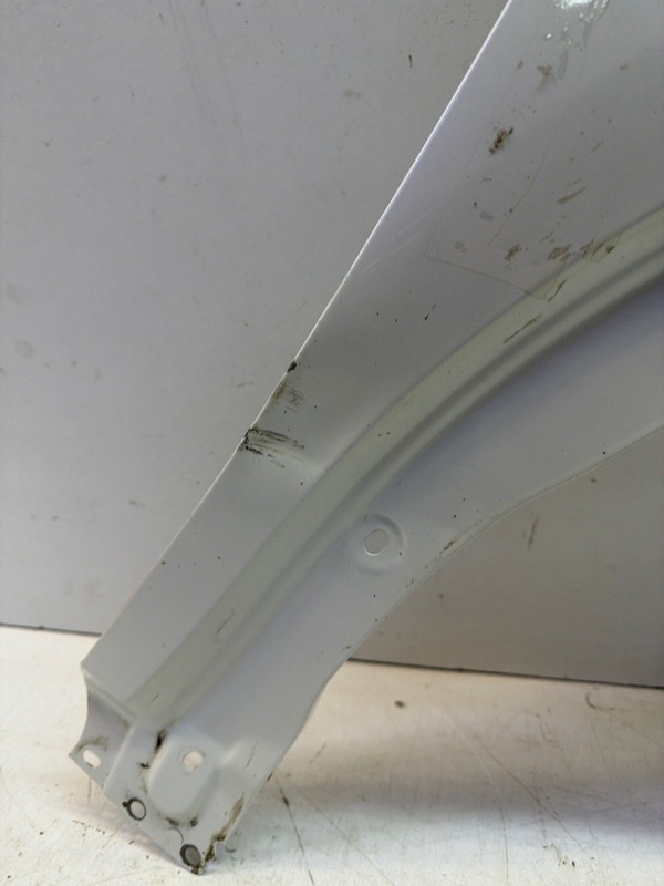 Крыло переднее правое