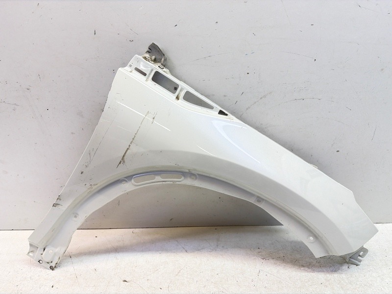 Крыло переднее правое