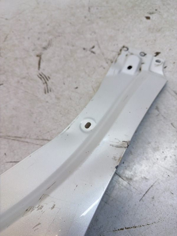 Крыло переднее правое