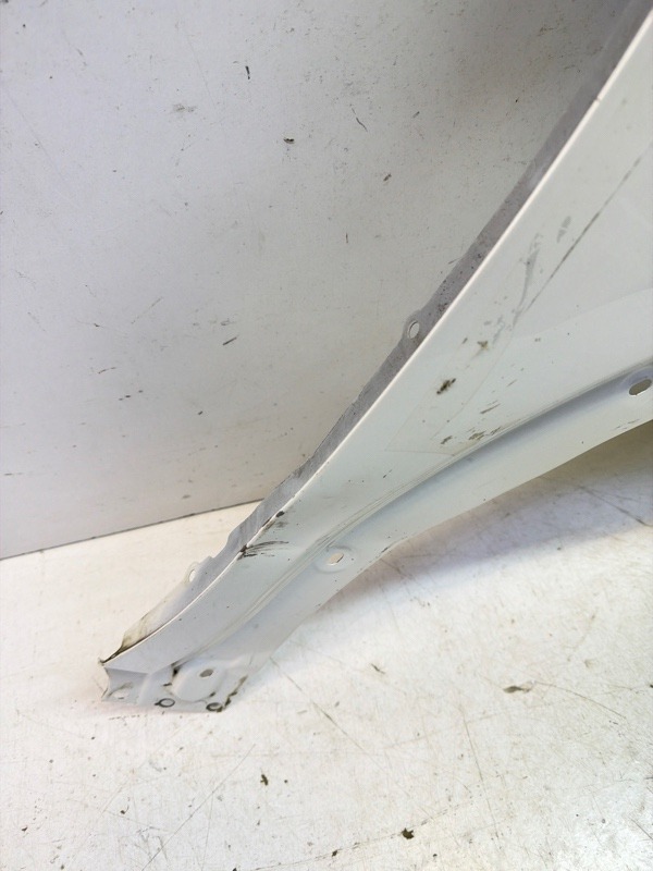 Крыло переднее правое