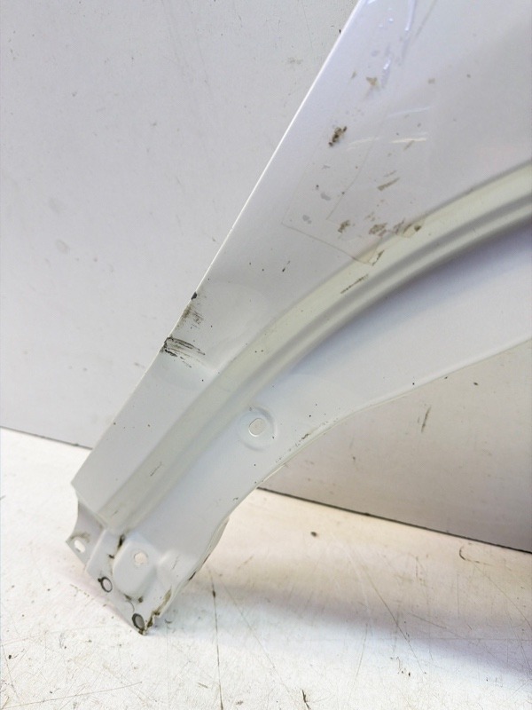 Крыло переднее правое